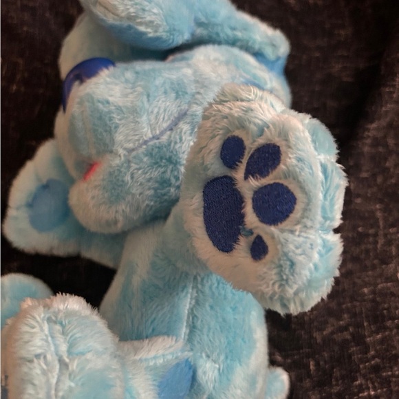 Blue's Clues & You! Peek-A-Blue Interactive 10" Plush Barks Plays Peek A Boo - Picture 3 of 6